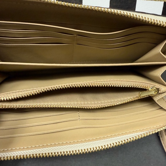 Coach Ivory Embossed Wallet - Picture 7 of 8